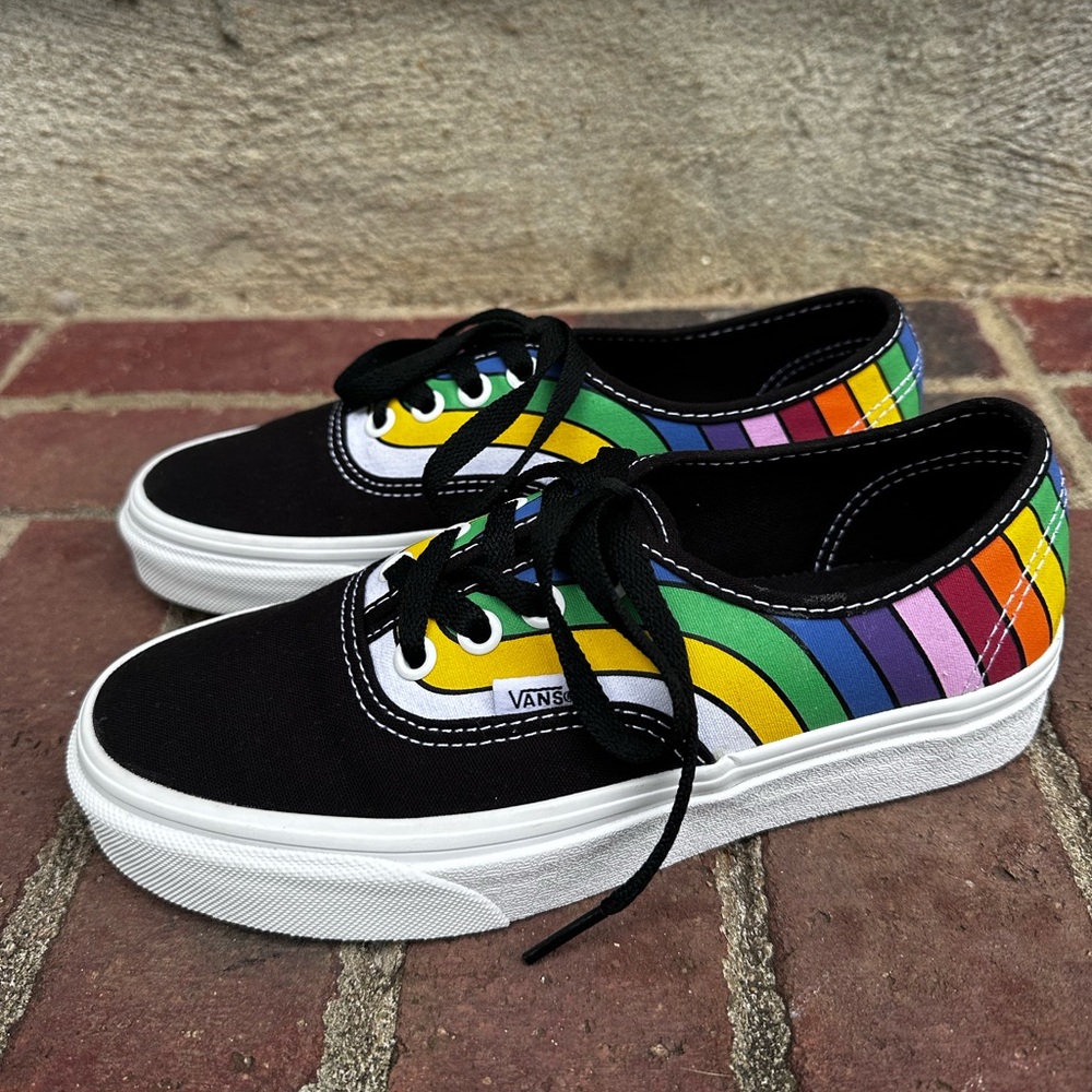 Vans Authentic Refract Rainbow Mens SZ 4.5 Women’s SZ 6 Low Top Pride Month